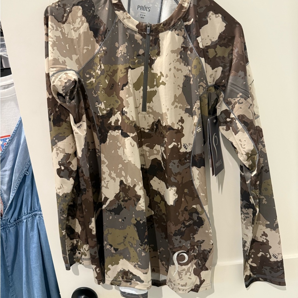 Prois long sleeve thin pull over.